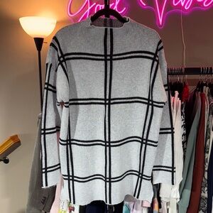 Elegant Women's Plaid Turtleneck Sweater - White and Black